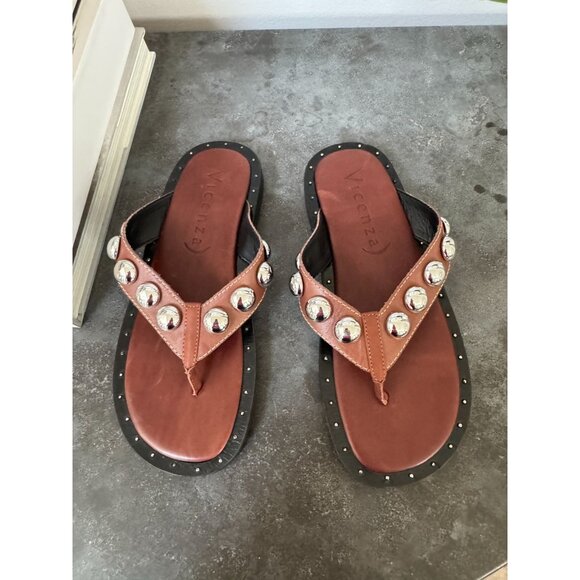 Vicenza Women’s Perth Studded Thong Sandal Size 7 - Picture 1 of 4